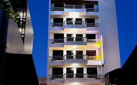 Full House Hotel